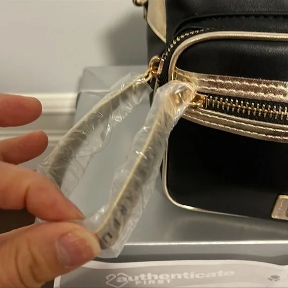 Authentic Versace crossbody cosmetics bag - Picture 8 of 14